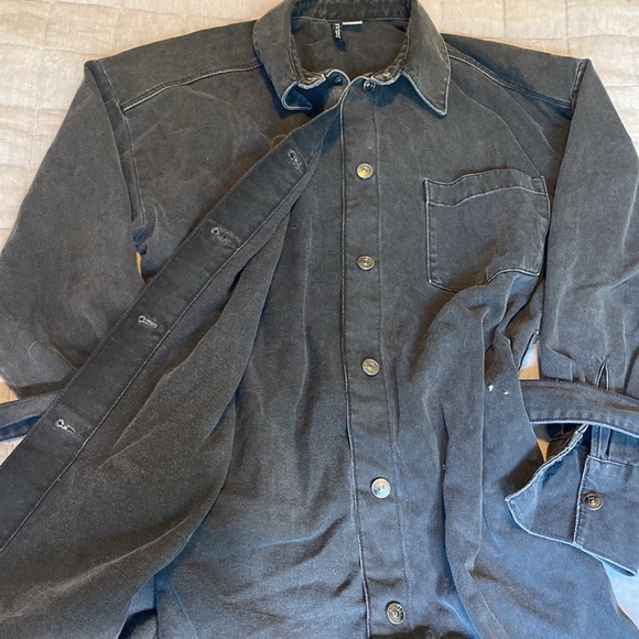 Black trench Jean jacket with belt. - Picture 3 of 4